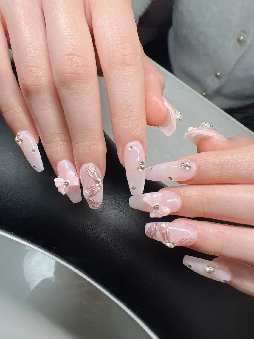 ネイル オーロラネイル チークネイル 長さ出し フットネイル フレンチネイル ハンドネイル Lee Nailsのネイルデザイン