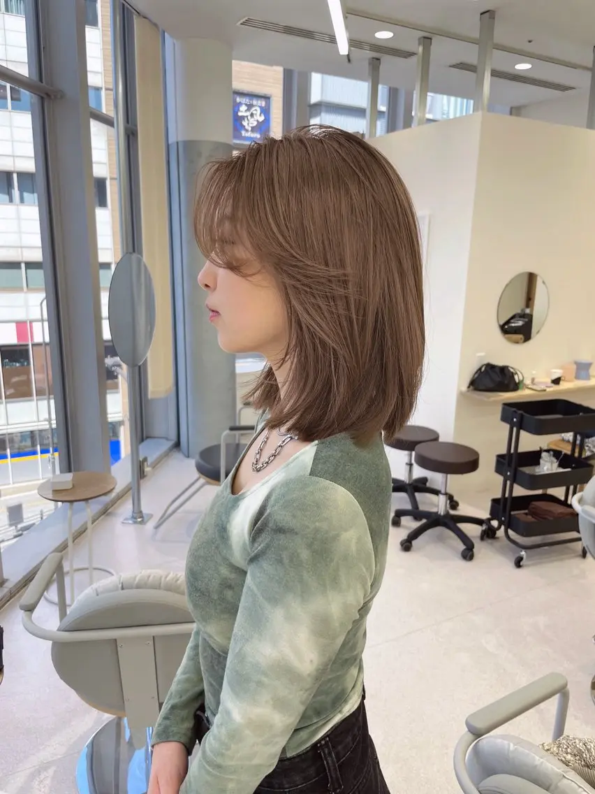 ミディアム カラー レイヤー べージュ 白石研太のヘアスタイル