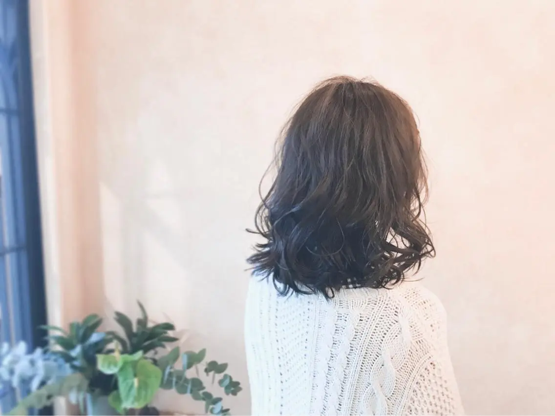 セミロング カラー パーマ ヘアアレンジ アッシュ 前田 敬太のヘアスタイル