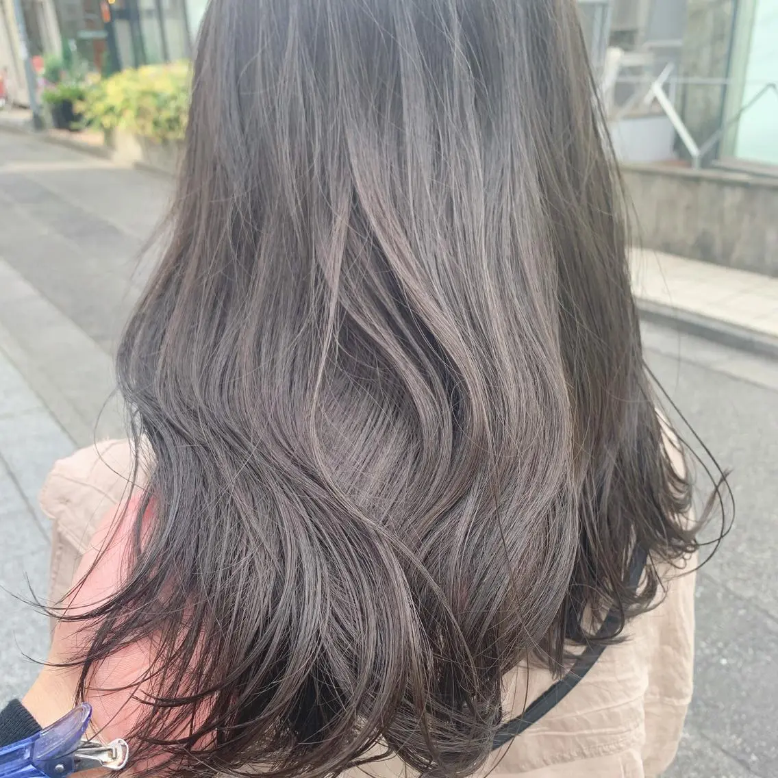 セミロング カラー ネイル ハイトーンボブ 前田 表参道　グレージュのヘアスタイル
