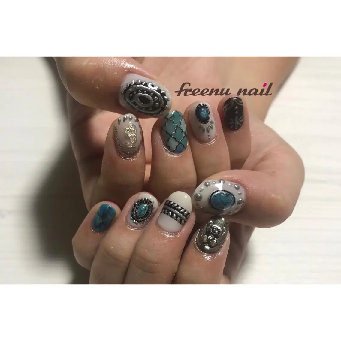 ネイル アートネイル シルバー freenu nail【24H】のネイルデザイン
