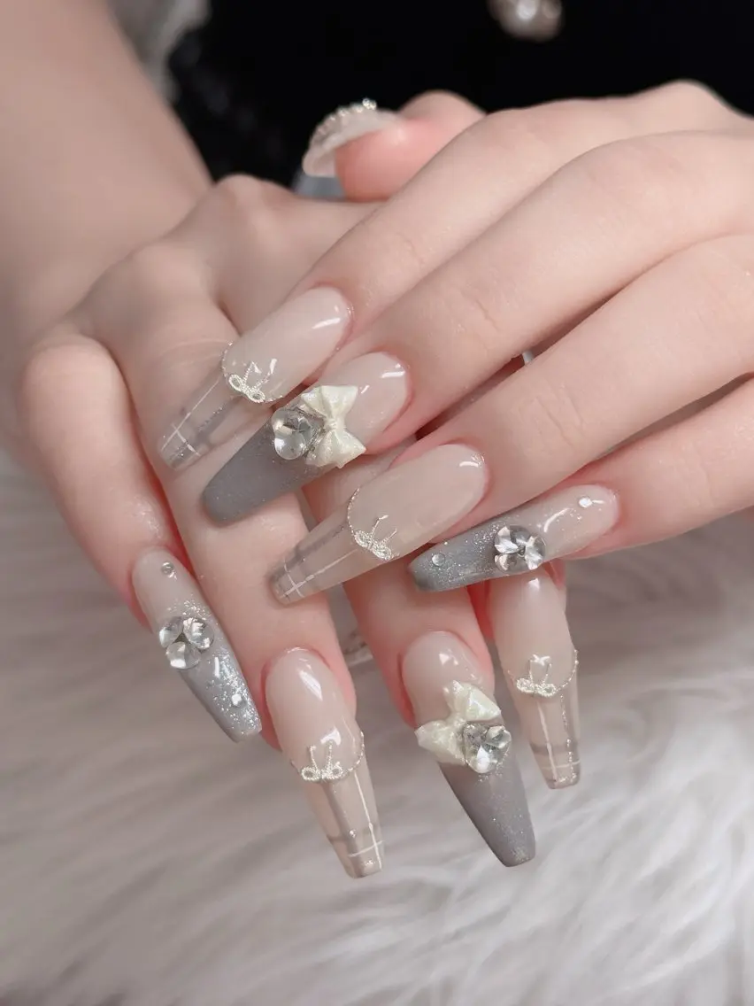 ネイル オーロラネイル フレンチネイル グラデーション 氷ネイル・うるうるネイル キラキラネイル ハンドネイル H.baby Nail Salonのネイルデザイン