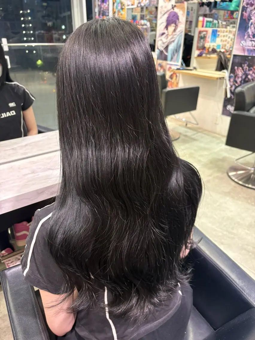 ロング カラー 黒髪 ブリーチ ブルーカラー ブルーブラック 透明感カラー ヘアカラー トリートメント 推しカラー/ ミクのヘアスタイル