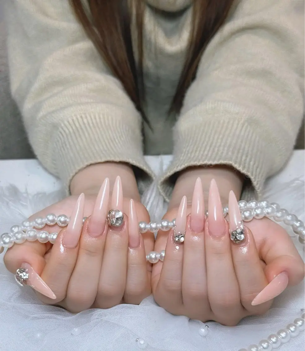 ネイル チークネイル ドット フレンチネイル グラデーション ハート ハンドネイル Julli NailStudioのネイルデザイン