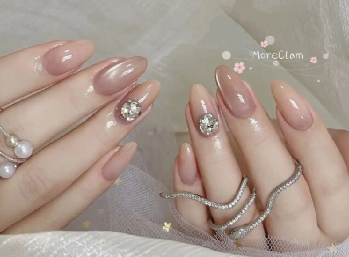 ネイル more glam 大宮店カナのネイルデザイン