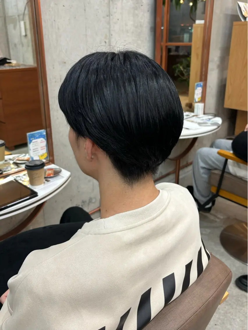 カラー メンズ 黒髪 ブルーカラー ブルーブラック アキホ /カット✁カラーのヘアスタイル