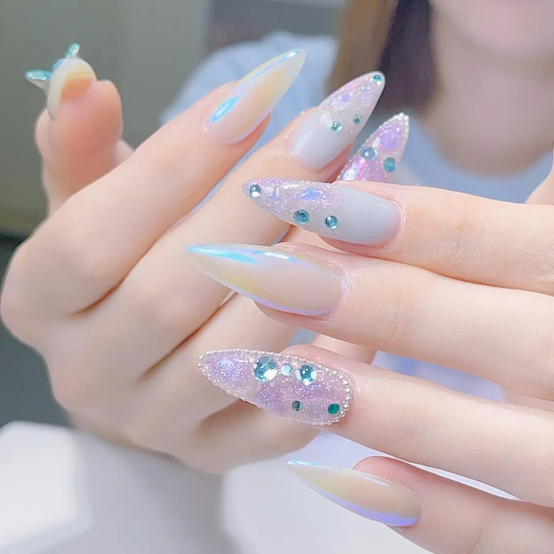 ネイル 長さ出し ネイルチップ Queen‘s なんのネイルデザイン