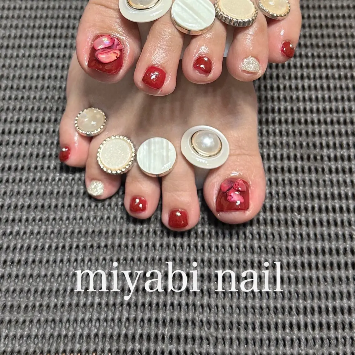 ネイル アートネイル ボルドー フットネイル ラメ(グリッター) 持ち込み フットネイル miyabi nail 桂川駅近くのネイルデザイン