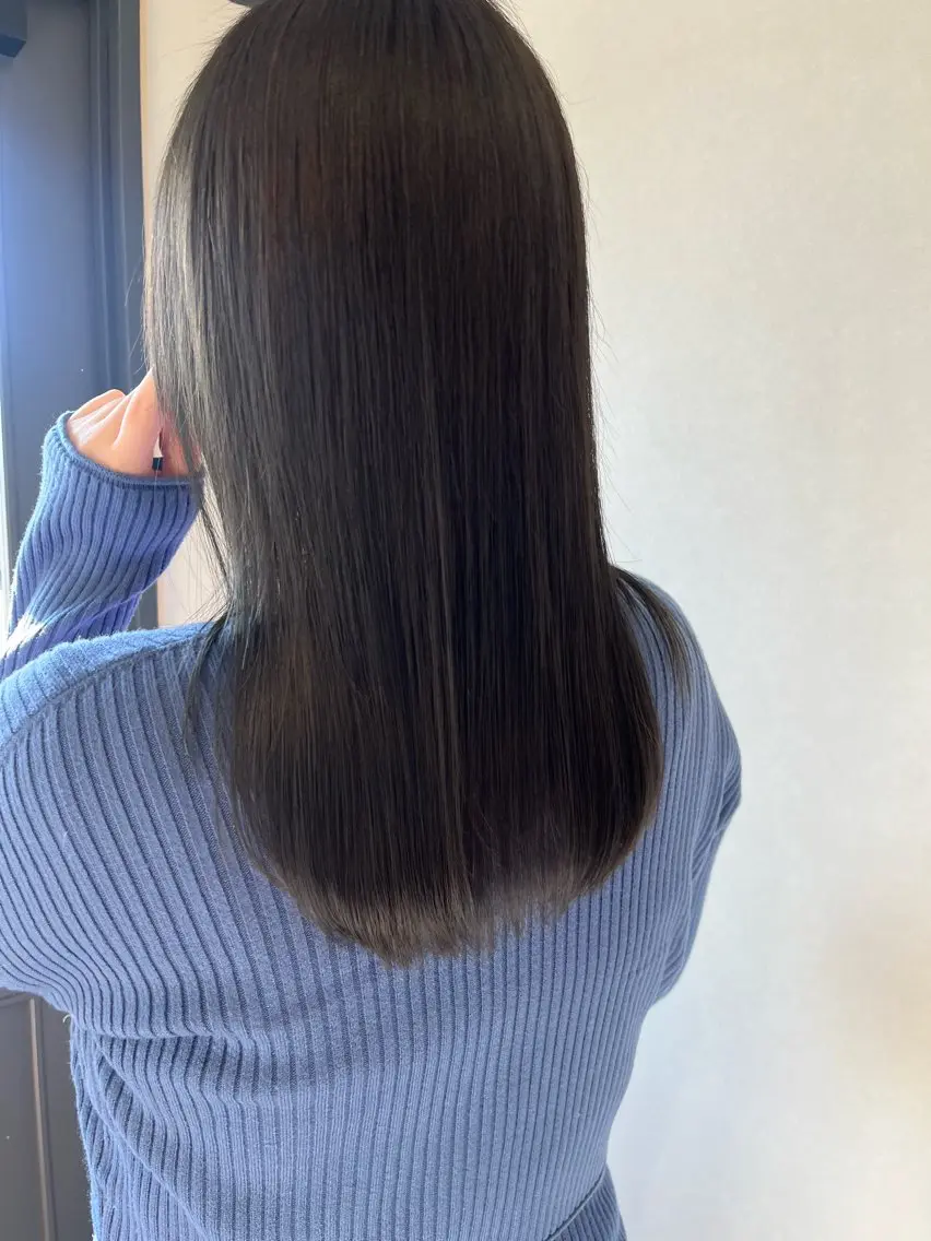 セミロング うる艶カラー asukaのヘアスタイル