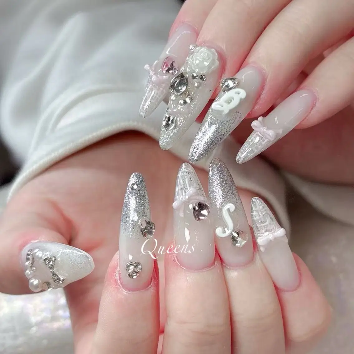 ネイル ハンドネイル Queens テイのネイルデザイン