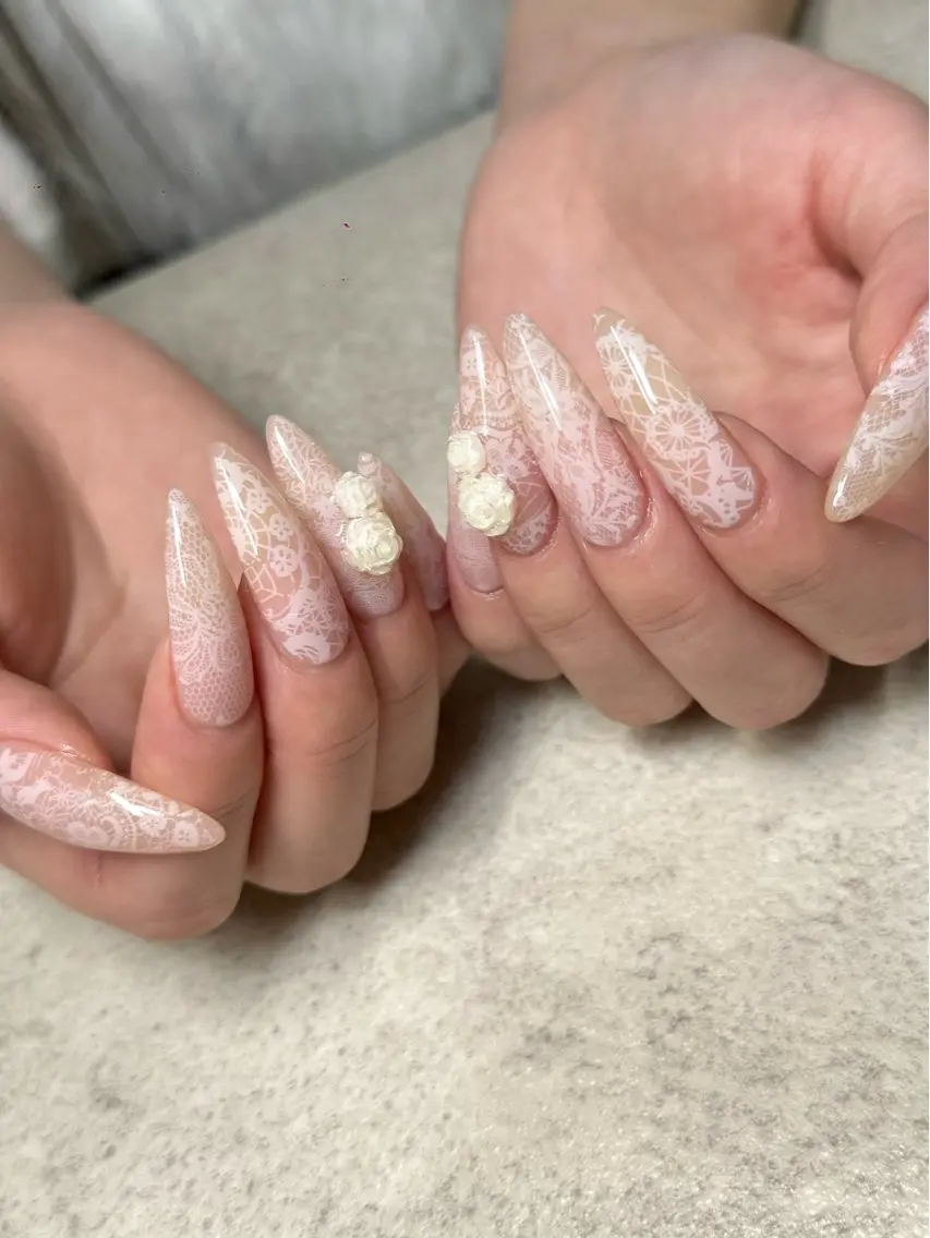 ハンドネイル ネイルルーム チャームのネイルデザイン