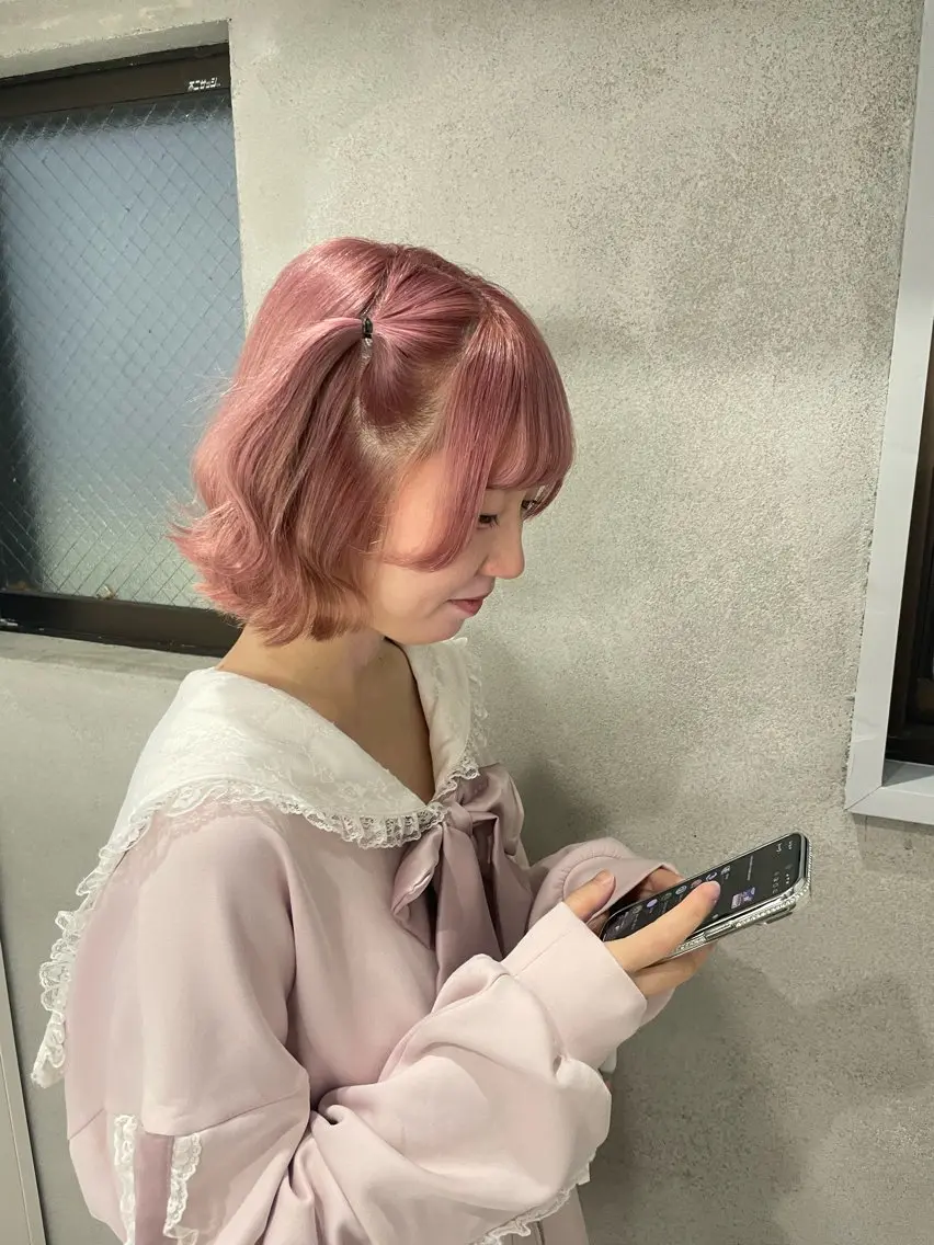 ショート カラー ピンクカラー ボブ yuzuna ハイトーン 天神のヘアスタイル