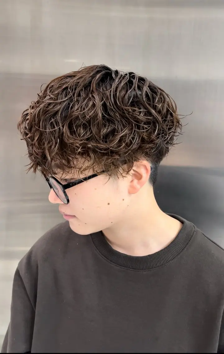 パーマ メンズ アップバング センターパート フェードカット マッシュ メンズパーマ MIKA/カラー モデル募集中のヘアスタイル