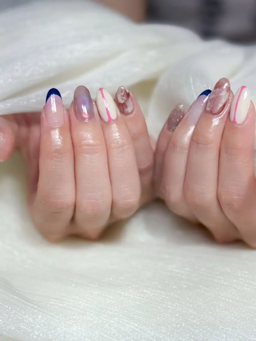 ネイル アートネイル フレンチネイル マグネットネイル ネイビー ニュアンスネイル ハンドネイル nail salon minthのネイルデザイン