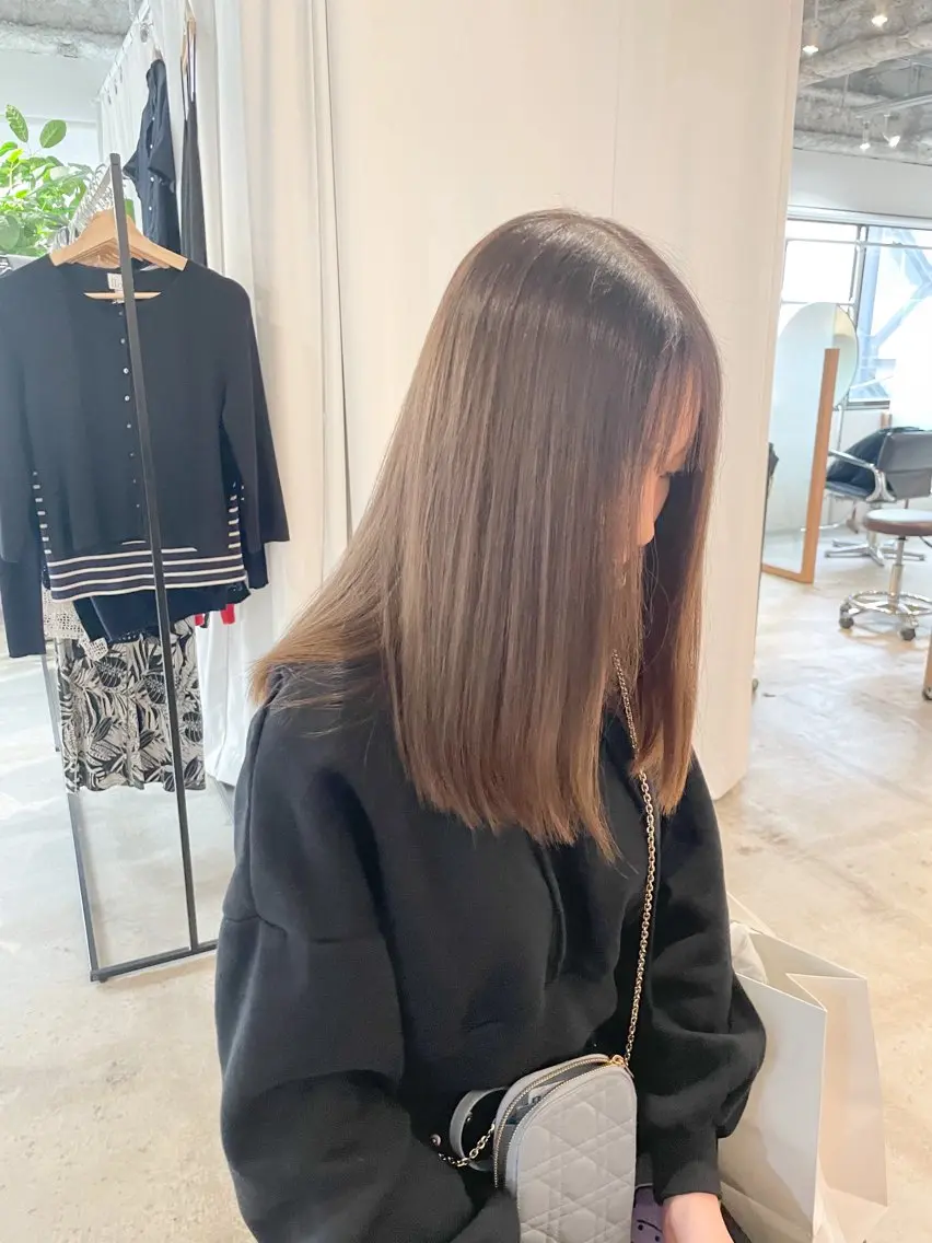 ミディアム カラー アッシュ ベージュカラー 黒髪 ブリーチ ブリーチなしカラー ヘアカラー トリートメント Takuma Suzuki中目黒のヘアスタイル