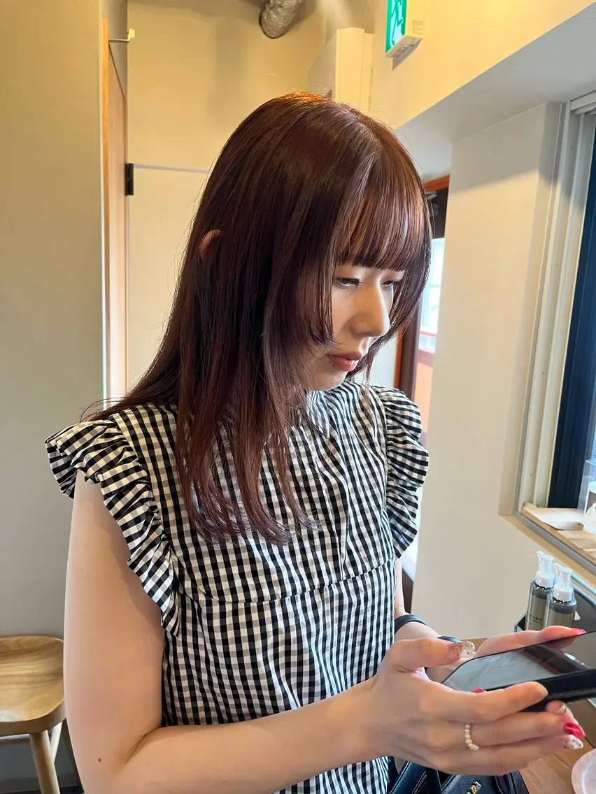 セミロング カラー ブラウンカラー ダブルカラー オレンジ オレンジブラウン 伊藤 由季のヘアスタイル