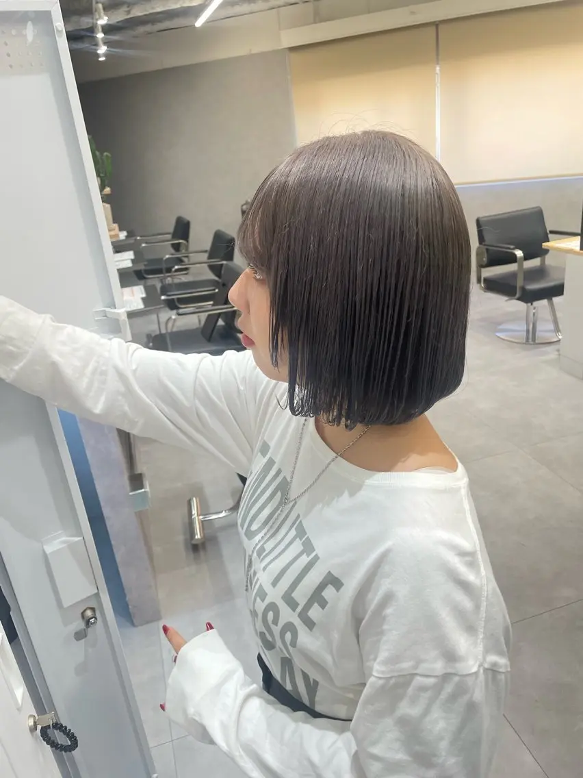 ミディアム カラー グレージュ yui/ layer cutのヘアスタイル