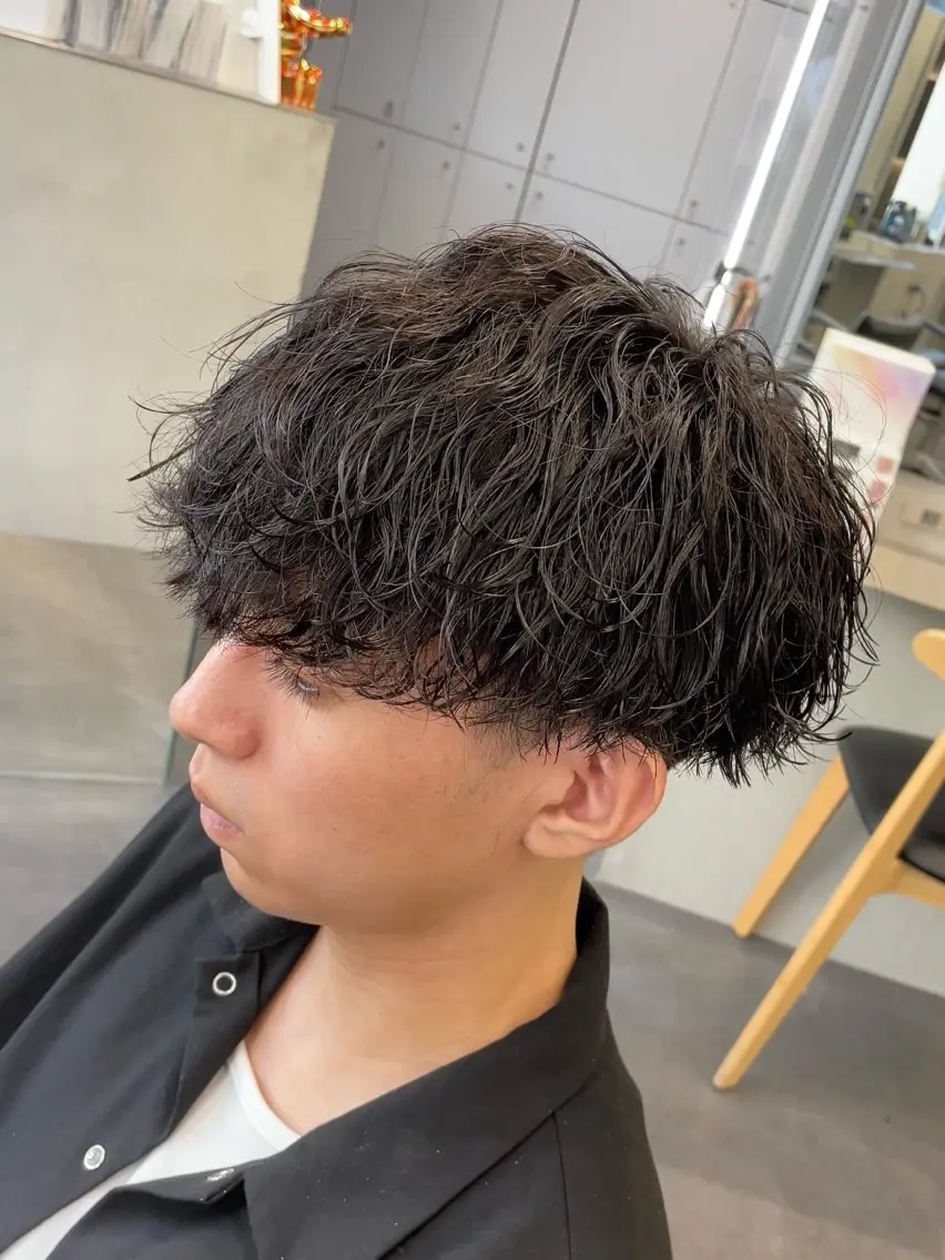 ショート パーマ メンズ マッシュ 刈り上げ 波巻きパーマ 松下 友希 【fifth】のヘアスタイル