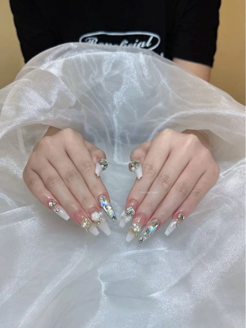 ネイル ハンドネイル HANA 長さだしのネイルデザイン