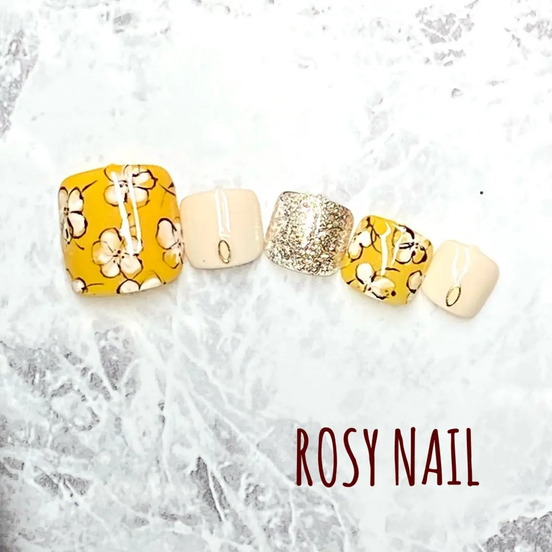 ネイル フラワーネイル フットネイル 黄色 ROSY NAIL ロージーネイルのネイルデザイン
