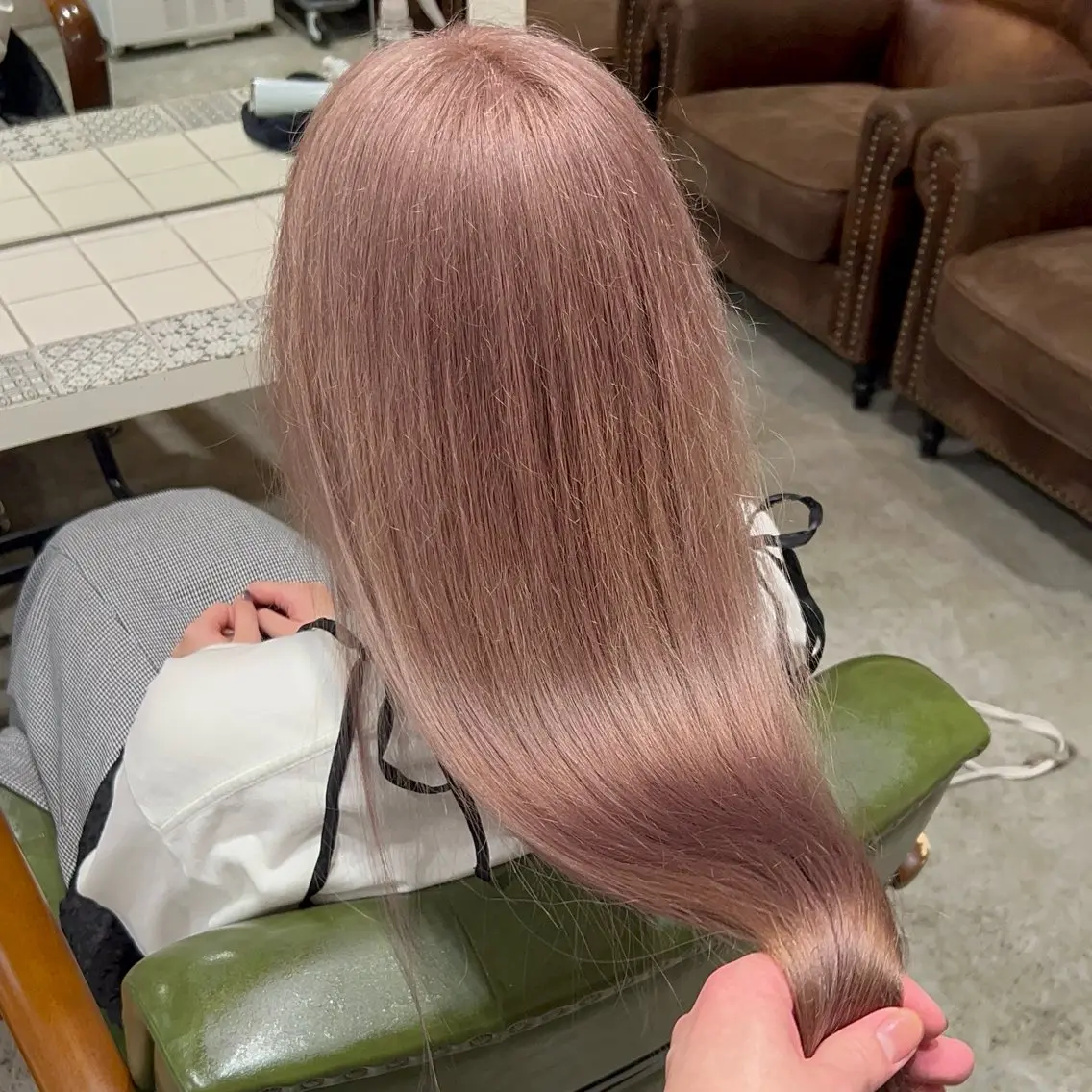 ロング カラー ベージュカラー ピンクカラー ピンクベージュ 髪質改善 トリートメント ヘアカラー トリートメント ヘッドスパ ヘアセット オカベ ショウマのヘアスタイル