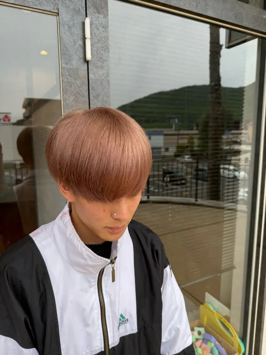カラー メンズ ベージュカラー ミルクティーベージュ カット ヘアカラー トリートメント 鵜飼 真伍のヘアスタイル
