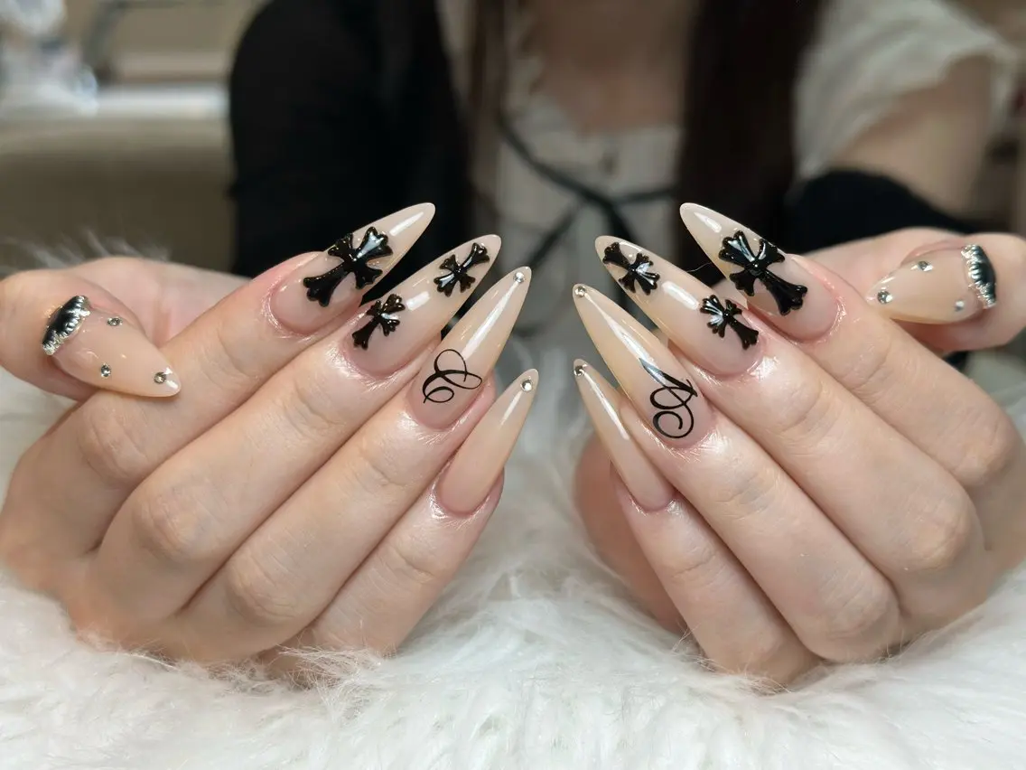 ネイル チークネイル ドット フレンチネイル グラデーション 韓国ネイル ハンドネイル Lisa Nail Salonのネイルデザイン