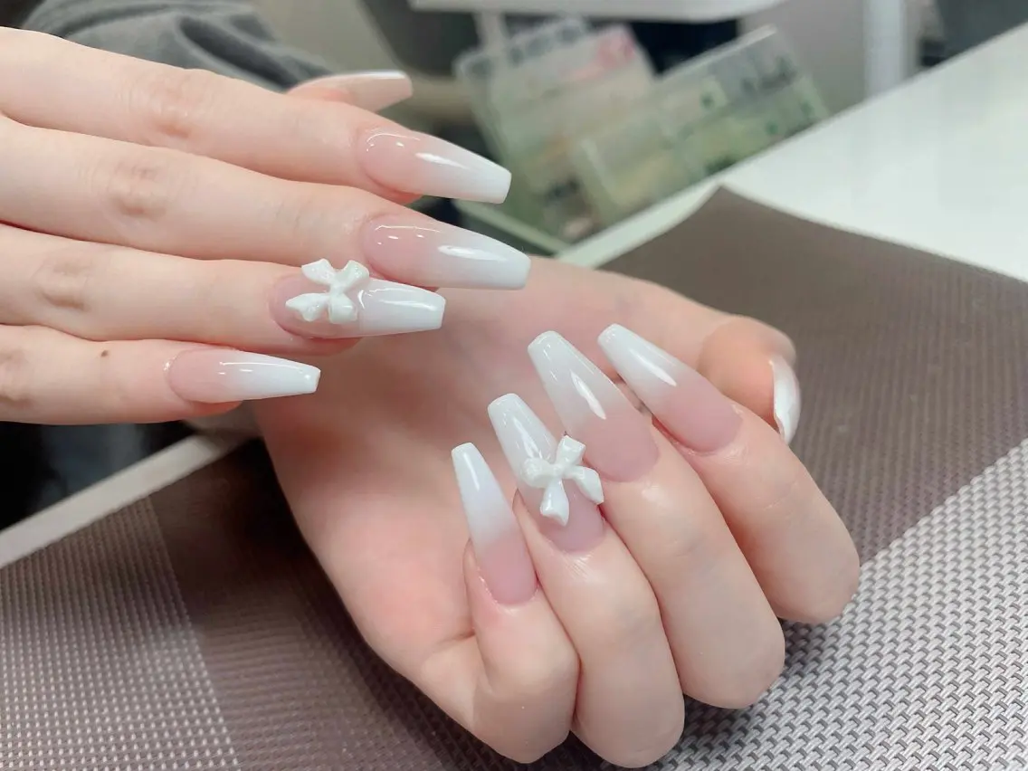 ネイル 長さ出し ジェルネイル ガーリー グラデーション 韓国ネイル ハンドネイル 中野駅から2分 MEO NAILのネイルデザイン