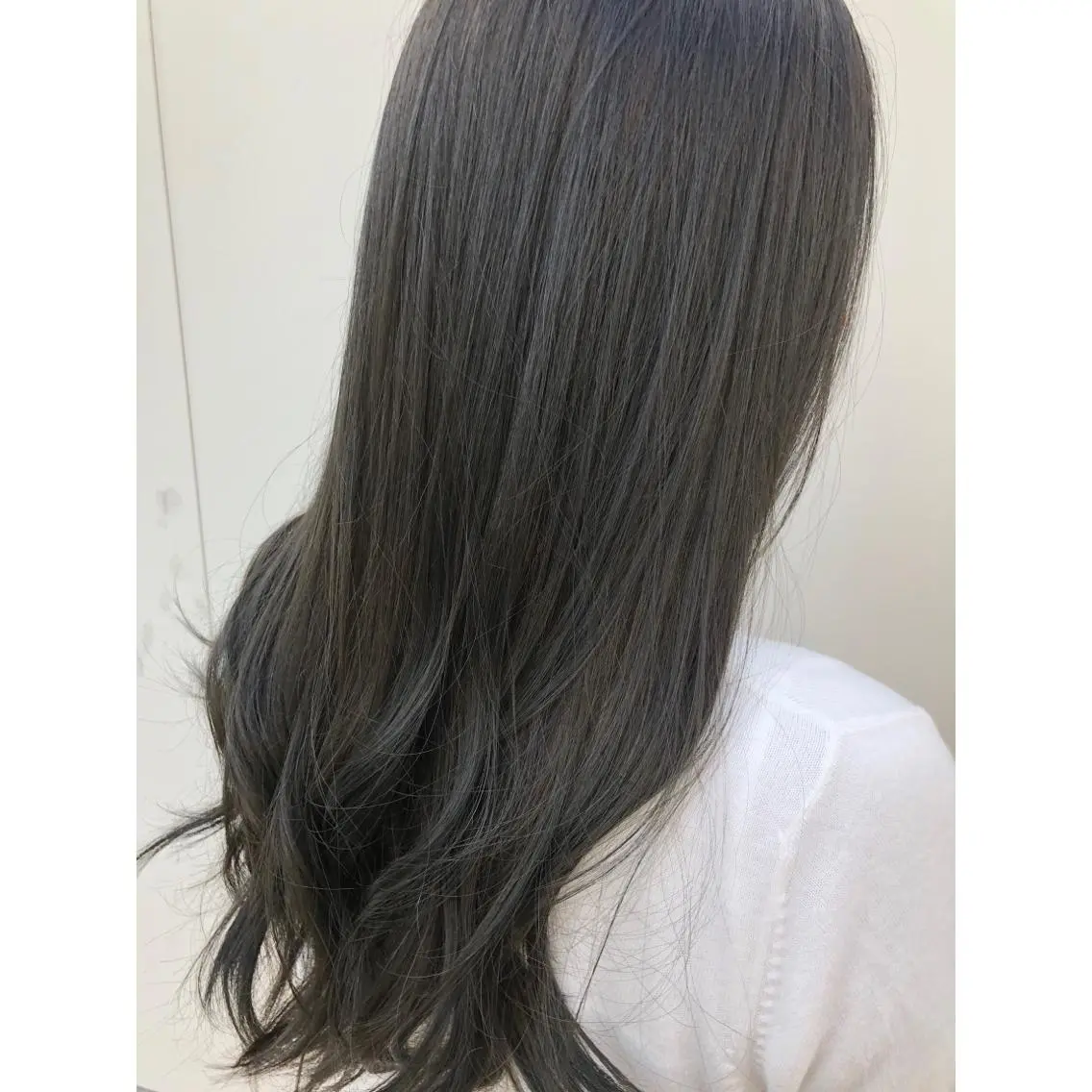 ロング カラー グレージュ パーソナルカラー診断 できます 木曽 主博のヘアスタイル