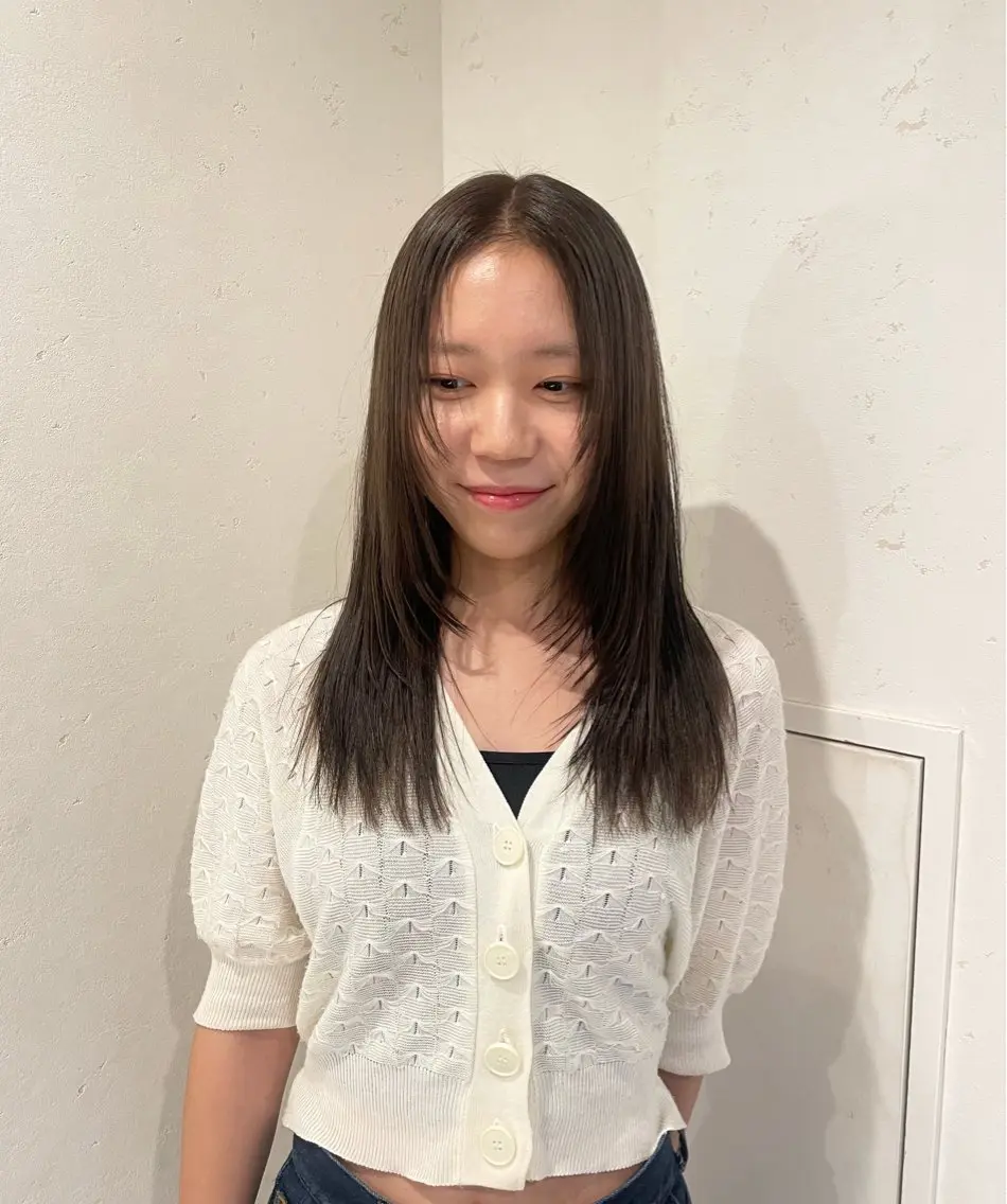セミロング カラー 顔まわりレイヤー レイヤーカット カット 渋谷 留菜のヘアスタイル