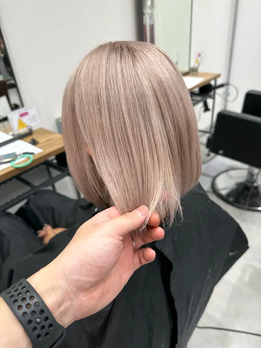 ショート カラー ベージュカラー ダブルカラー ハイトーンカラー ホワイトベージュ KEISUKE🐶 カラー✨エクステのヘアスタイル