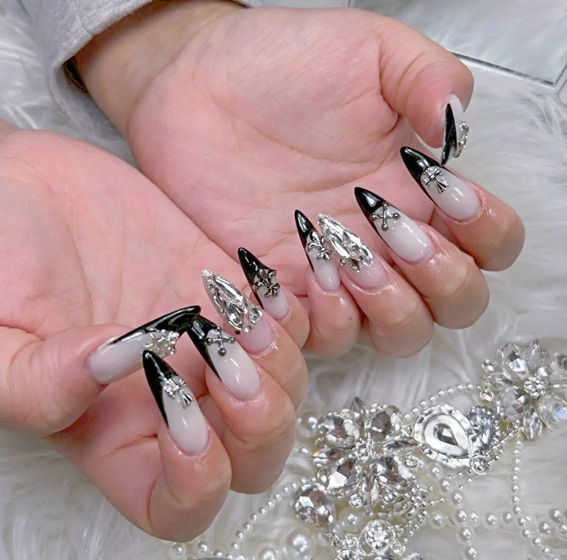 ネイル アートネイル オーロラネイル チークネイル 長さ出し フットネイル Miya _nailのネイルデザイン
