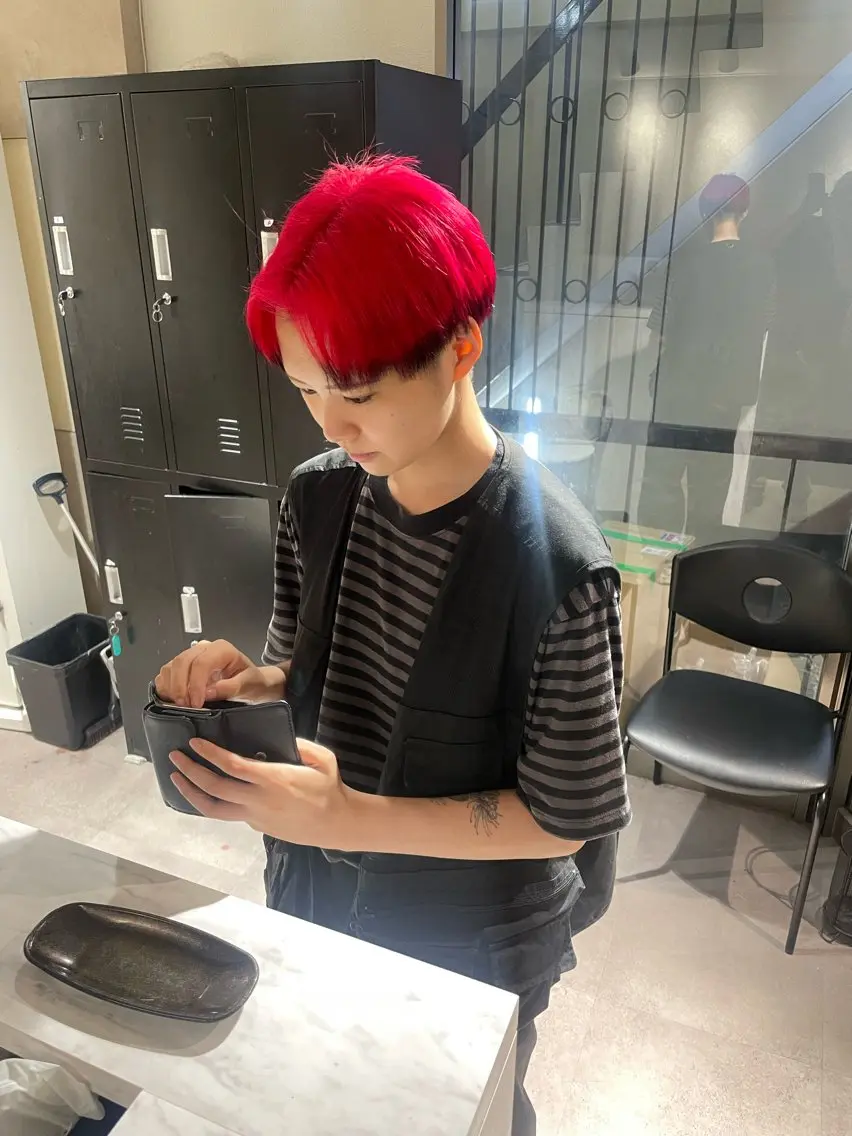 ショート カラー 黒髪 レッドカラー ヘアカラー 🇰🇷ハイトーン× 韓国レイヤー레이어드のヘアスタイル