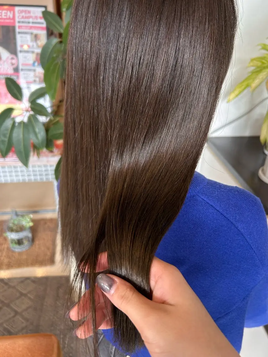 ロング カラー ベージュカラー オリーブベージュ 🤍レイヤーツヤカラ ーAkane🇰🇷のヘアスタイル