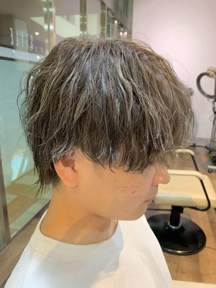 カラー パーマ メンズ メンズハイライト メンズパーマ 波巻きパーマ ハイライトカラー カット ヘアカラー パーマ 【艶カラー】 STYLE 和泉俊希のヘアスタイル