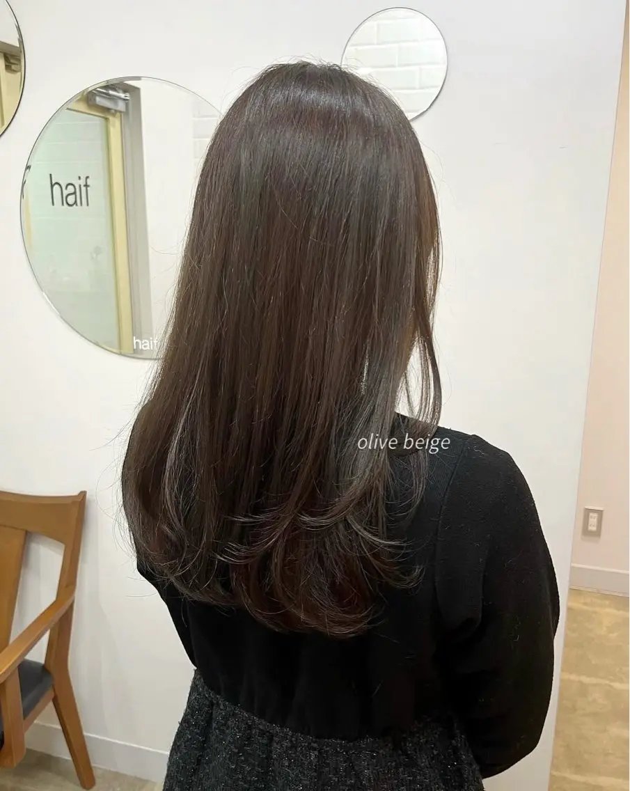 ロング カラー ブラウンカラー オリーブブラウン 都築 初果のヘアスタイル