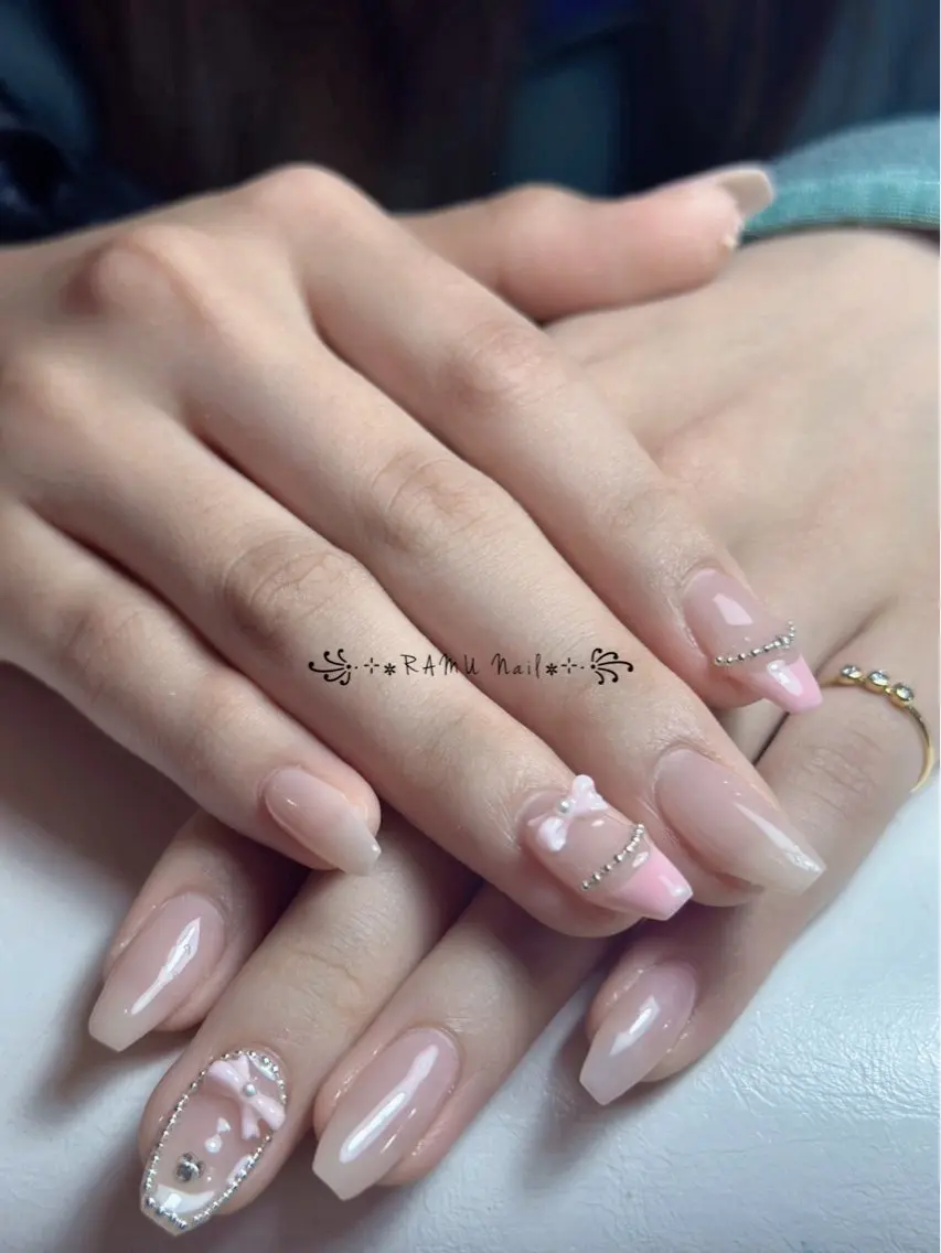 ネイル チークネイル フレンチネイル グラデーション キラキラネイル 韓国ネイル ハンドネイル RAMU Nail 恵比寿店のネイルデザイン