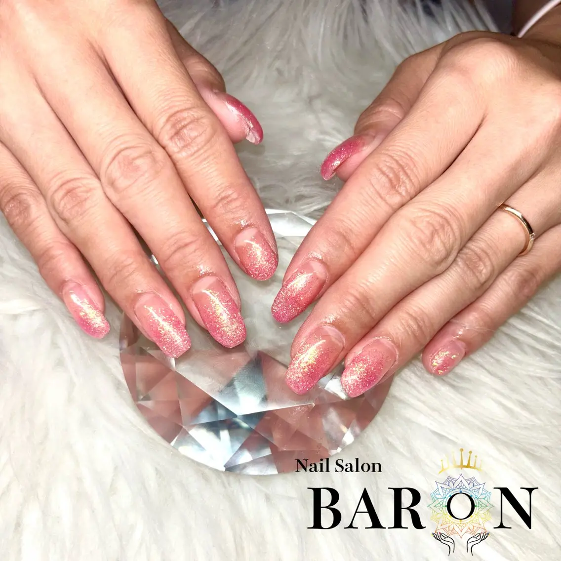 ネイル オーロラネイル ラメ(グリッター) ラメグラデーション ピンク ♛︎BARON♛︎ MASHIROのネイルデザイン