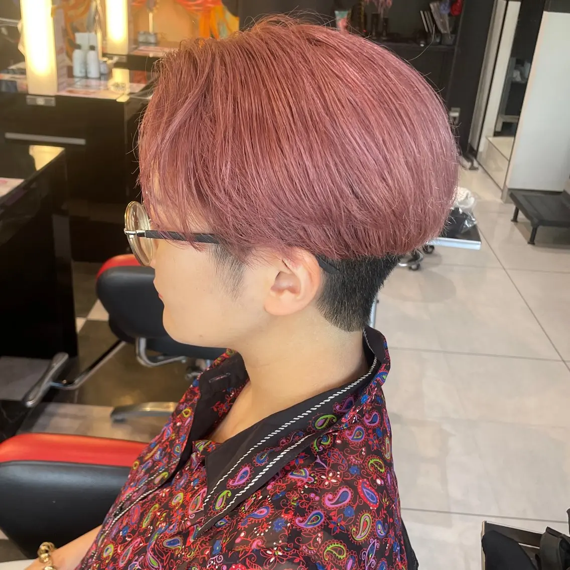 ショート カラー ブリーチ ピンクカラー カット ヘアカラー メンズヘア特化 崎田 成人のヘアスタイル