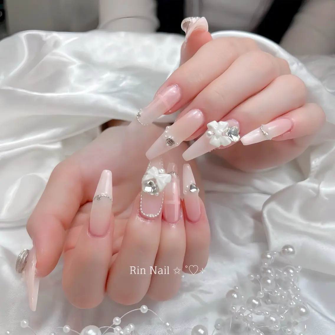 ネイル オーロラネイル チークネイル 桜ネイル クリアネイル ドット ハンドネイル Rin Nail 新大久保店のネイルデザイン