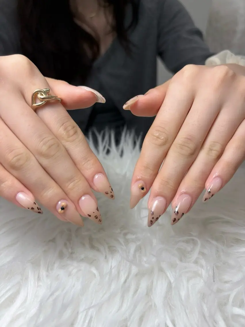 セミロング ハンドネイル NENENAIL 【シヨン】のネイルデザイン