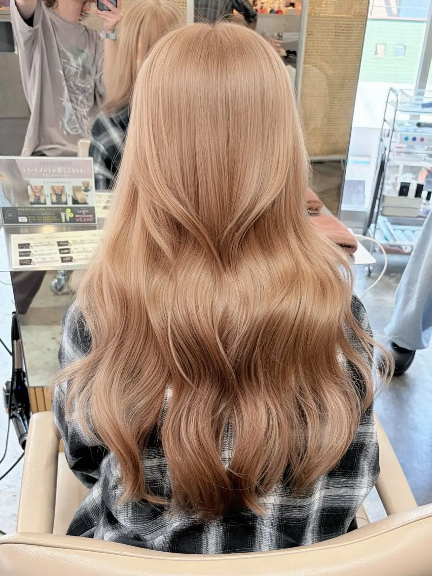 ロング カラー ヘアカラー トリートメント 失敗しないハイトーン ミルクティーベージュのヘアスタイル