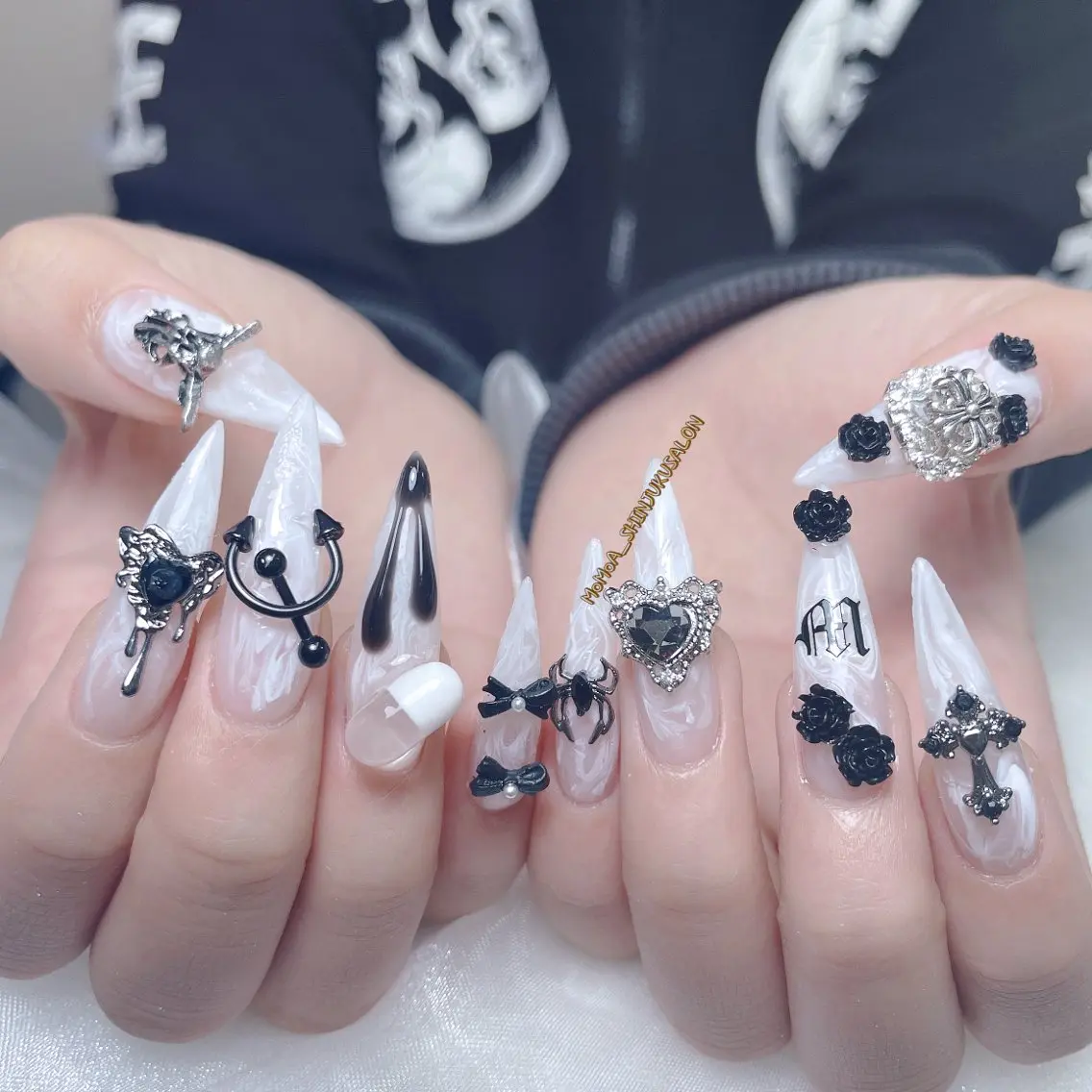 ネイル 成人式 ロングネイル マグネットネイル 大理石ネイル(マーブル) リボン MoMoA Nail ネイル長さ出し専門店のネイルデザイン