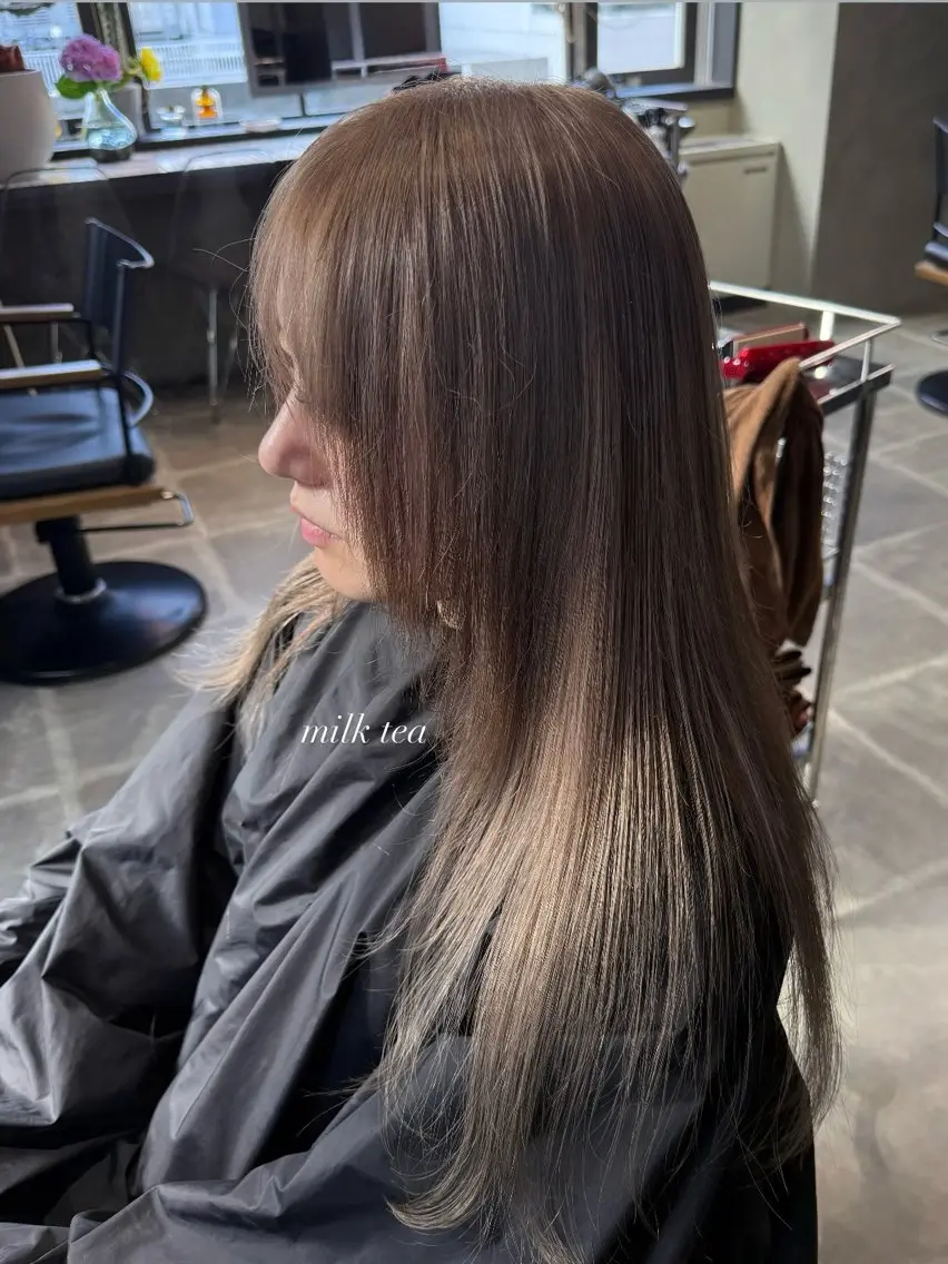 ロング カラー ベージュカラー ミルクティーベージュ カット ヘアカラー トリートメント 佐伯 桃のヘアスタイル