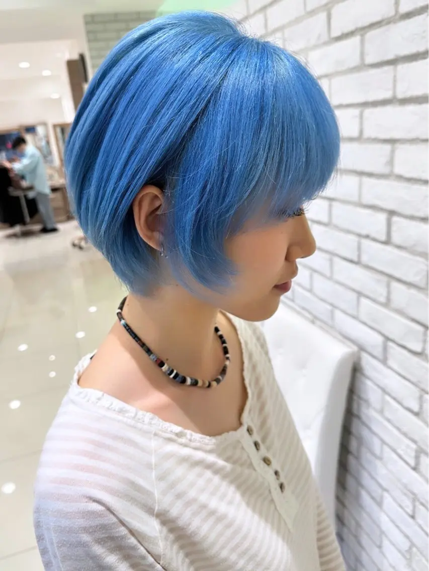 ショート カラー ブリーチ ブルーカラー ハイトーンカラー ヘアカラー 柔らか透明感カラー/ 内田圭祐のヘアスタイル