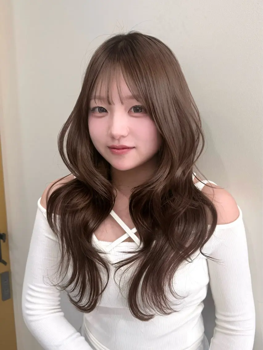 ロング くびれヘア 顔まわりレイヤー 顔周りカット 髪質改善 ヨシンモリ 🤍ブリーチなしカラ ー/riri🤍のヘアスタイル