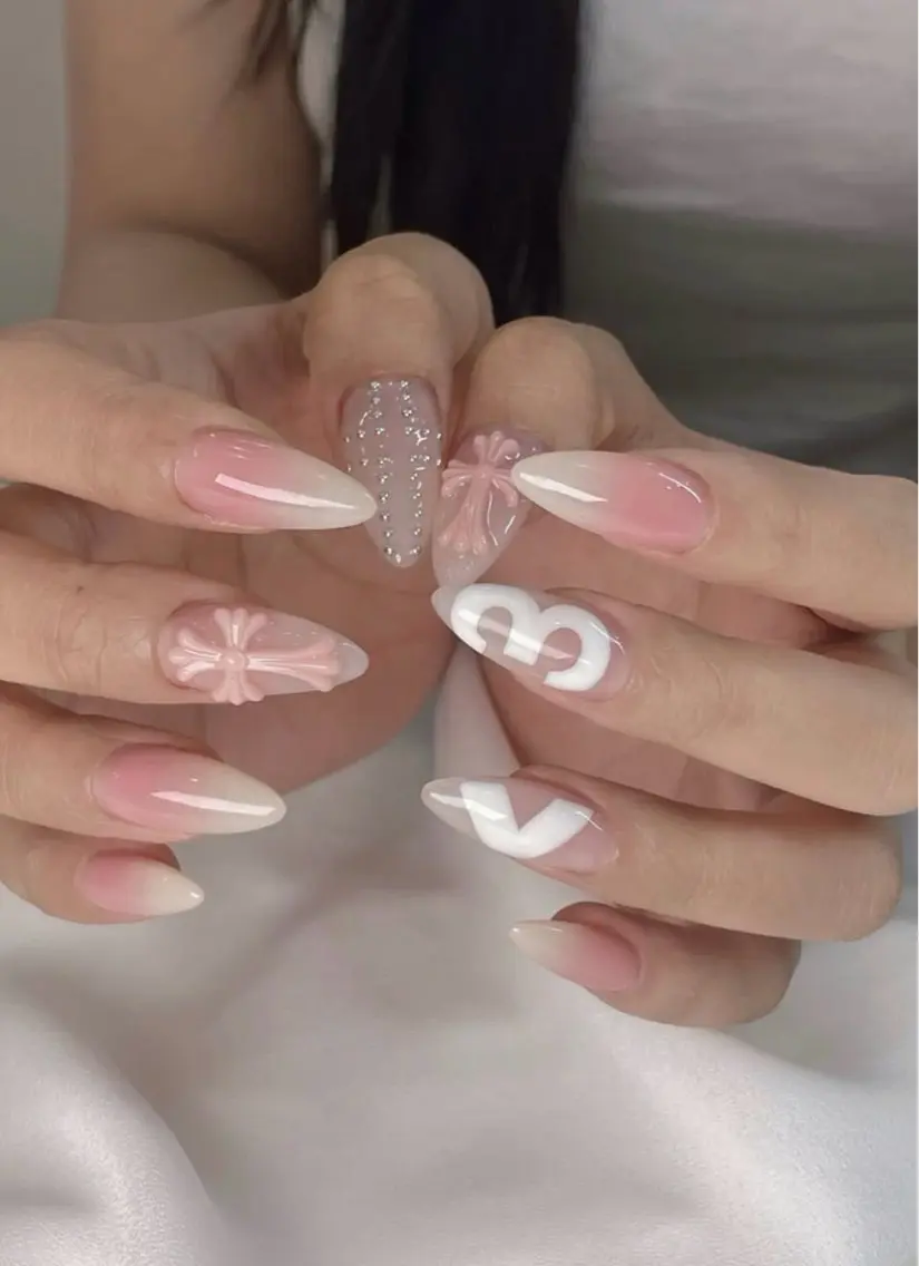 ネイル フレンチネイル ジェルネイル 韓国ネイル マグネットネイル 持ち込み ハンドネイル Mimi Nail_Royalのネイルデザイン
