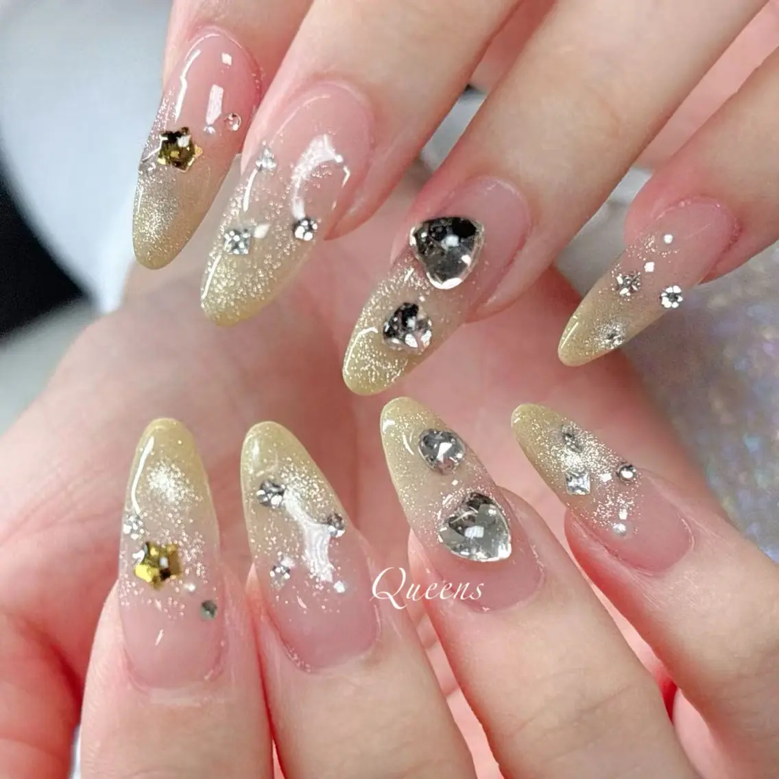 ネイル ハンドネイル Queens テイのネイルデザイン