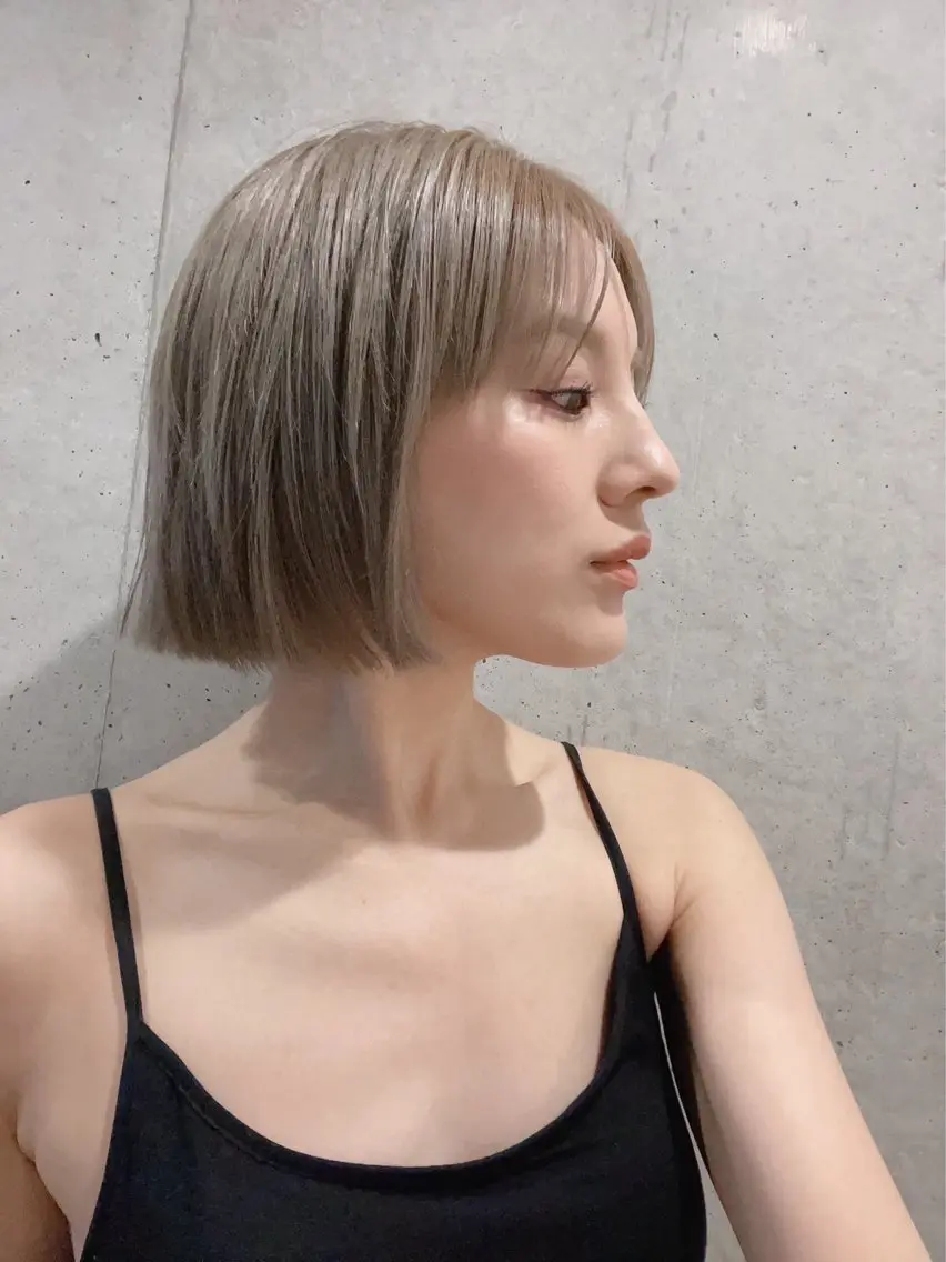 ミディアム カラー ベージュカラー ブリーチ ハイトーンカラー ハイトーンベージュ カット ヘアカラー トリートメント BRAIDS💎愛子 大人ハイライト💎のヘアスタイル