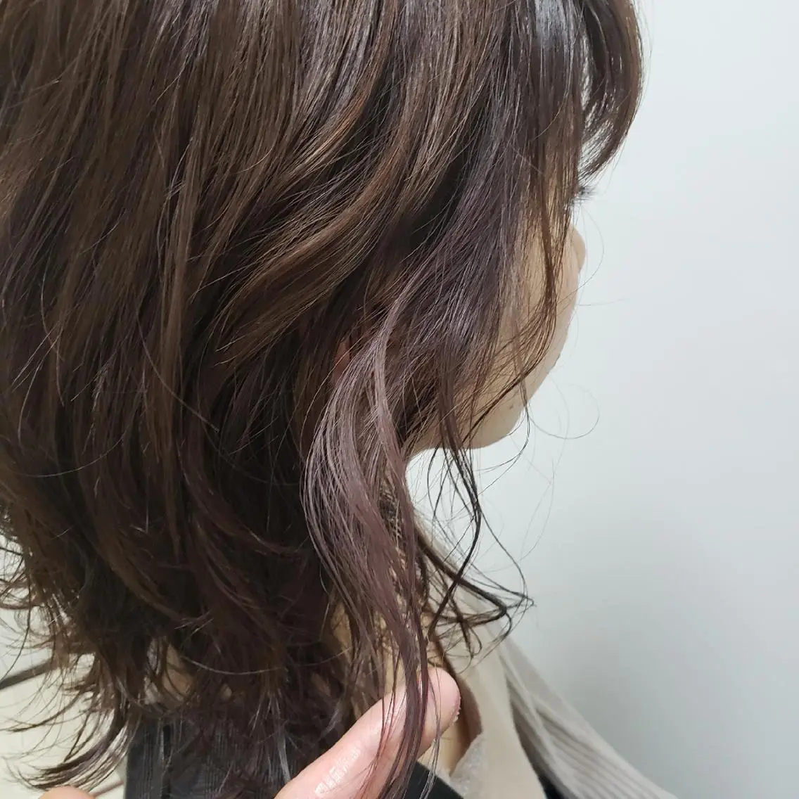 ミディアム カラー ハイライトカラー インナーカラー バイオレットカラー ハイライト kato takashiのヘアスタイル